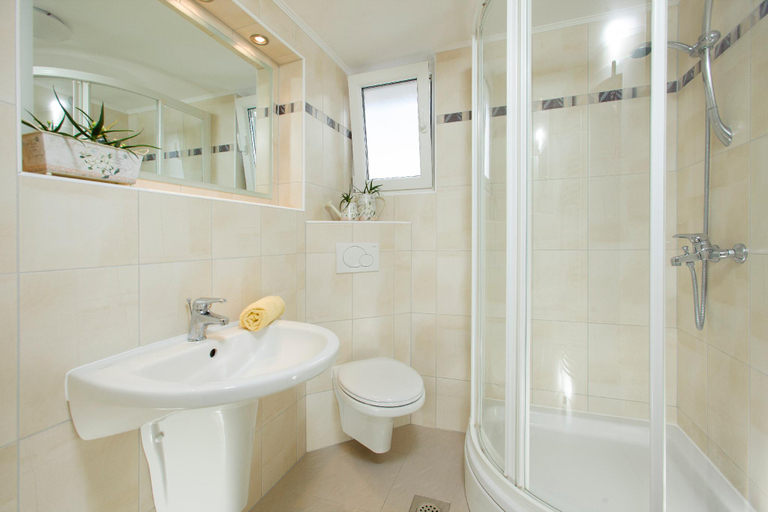 Bathroom, Cosy and modern family apartment for 4, Baška Voda