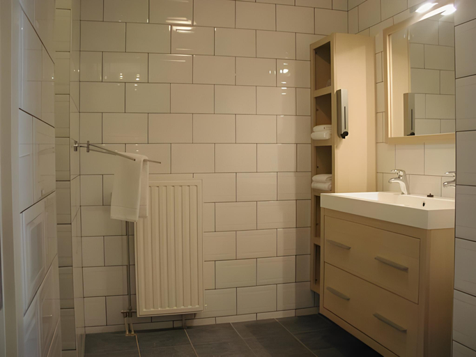 Bathroom 2, Hotel Studio Bosch Duin Strand, Den Helder