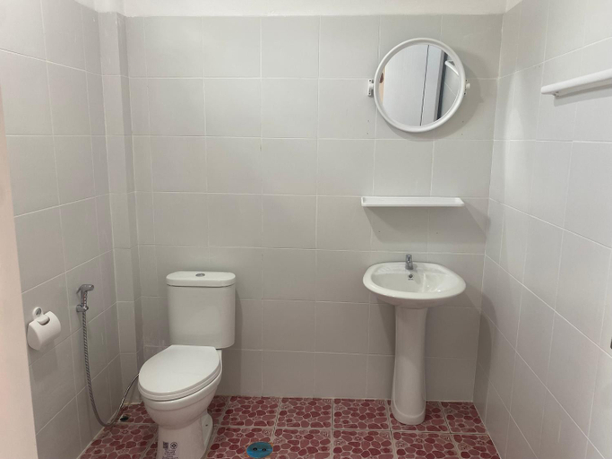 Bathroom 4, Arya Bungalow, Ko Lanta