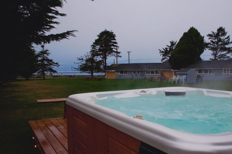 Sport & Beauty, Dungeness Bay Cottages, Clallam