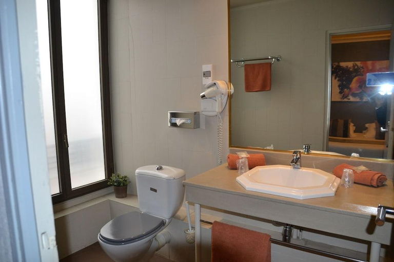 Bathroom 3, Saint Ferreol, Bouches-du-Rhône