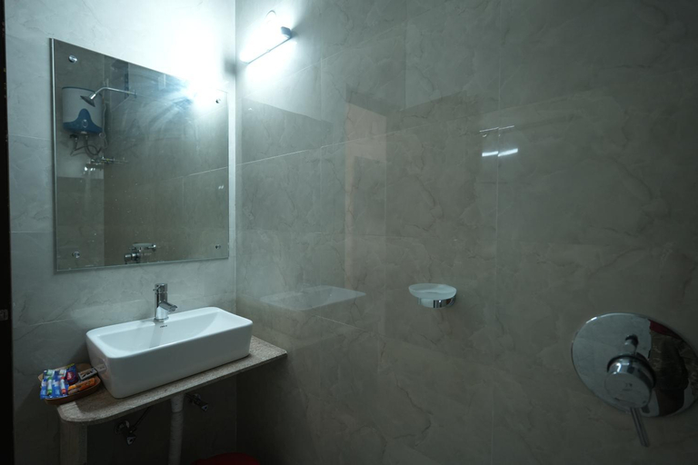 Bathroom 3, Hotel New SagarPriya, Purba Medinipur