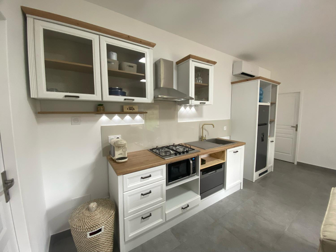 Others 4, logis dans ancien relais de poste, Gard