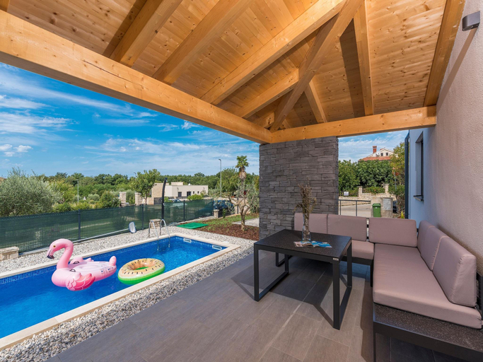 Sport & Beauty, Villa in Novigrad with Private Pool and Beach, Novigrad