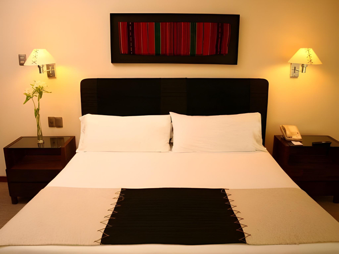 Bedroom 4, Galerias, Santiago