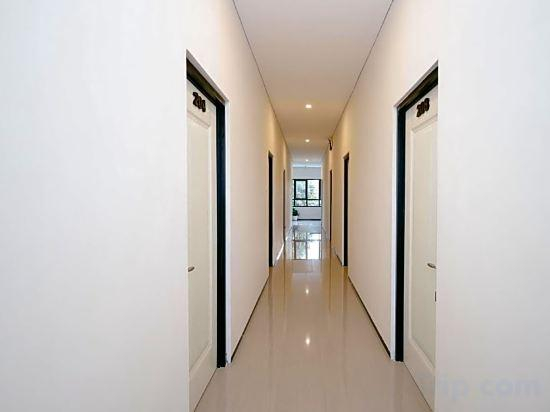 Others, Urbanview B Syariah Lumajang by RedDoorz, Lumajang