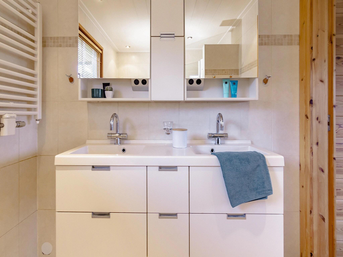 Bathroom 3, Holiday Home by Zuidlaardermeer Jetty, Hoogezand-Sappemeer