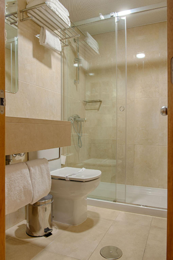 Bathroom 4, Hotel Oslo Coimbra, Coimbra