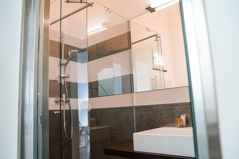 Bathroom 2, Suite Home D'Aragona, Lecce