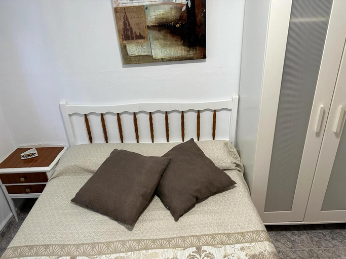 Bedroom 2, Apartment near Beach with Serene Garden, Valencia