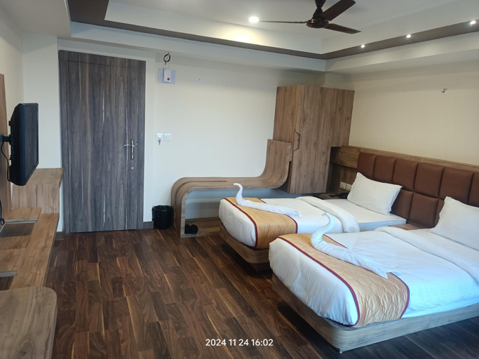 Bedroom 3, Golden Peaks Hotel & Restaurant, Darjiling