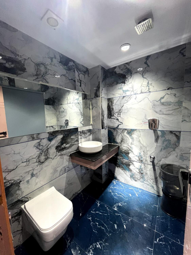 Bathroom 3, Hotel Cozzy Palace, Surat