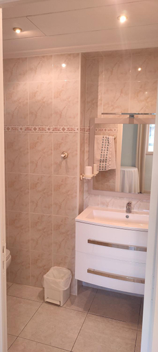 Bathroom 4, Chambre B&B a Font Margout - Calme - 4km de Sarlat - Petit-dejeuner, Dordogne