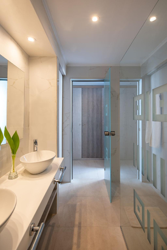 Bathroom 5, Mitsis Royal Mare, Crete