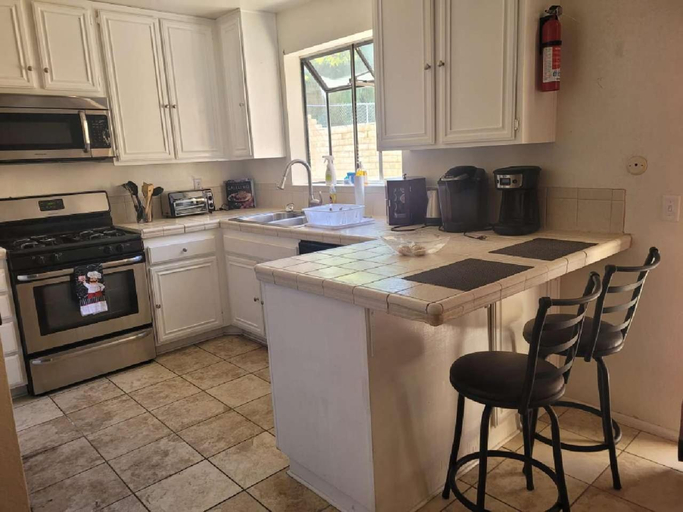 Others 5, 3BR & Loft - Shared Home near Palmdale Hospital, Los Angeles