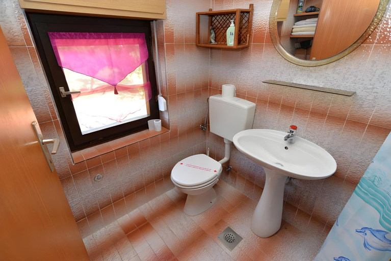 Bathroom 3, Apartment 667, Medulin