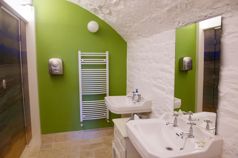 Bathroom 3, 51 Degrees North