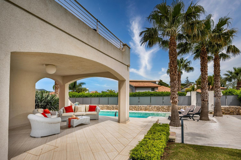 Others 5, Villa Jacqueline con piscina privata 8 posti letto, Trapani