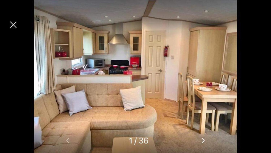 Others 5, 3 Bedroom Chalet in Hunstanton pets go free, Cambridgeshire