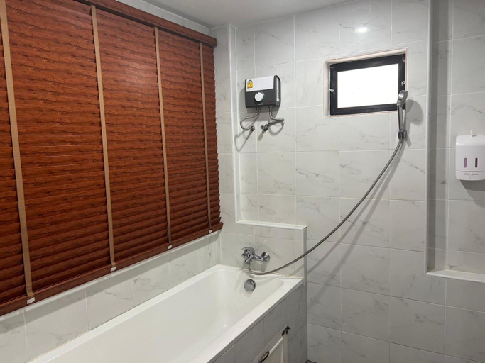 Bathroom, Cozy House - Bangsaen Beachfront Accommodation, Muang Chon Buri