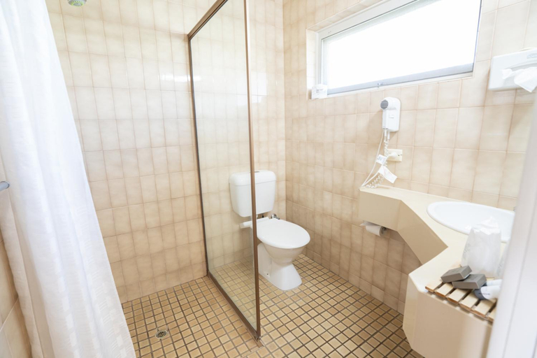 Bathroom, Hospitality Esperance, SureStay by Best Western, Esperance