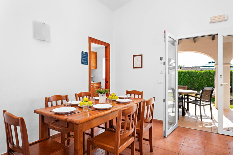 Food & Drinks 5, Villas Begonias by Escape Home, Baleares