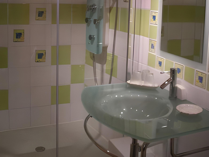 Bathroom 2, Chateau des Martinanches, Puy-de-Dôme
