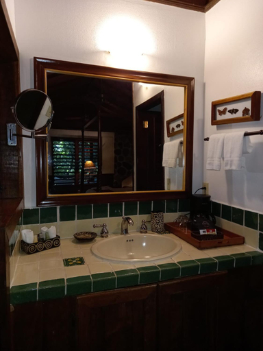 Bathroom 3, The Lodge at Pico Bonito, El Porvenir