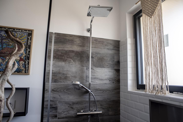 Shower 5, Villa Gianna Anduze, Gard