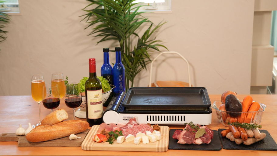 Food & Drinks 5, B127-1Beachside Base KURUWA Projector | 14:00 in/12:00 out | 8 people, Yokosuka