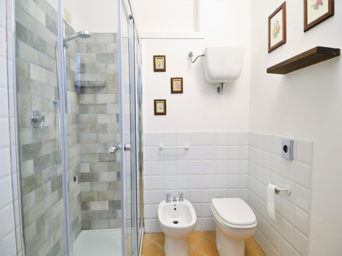 Bathroom 3, Apartment in Umbria With Shared Pool, Perugia