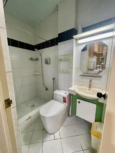 Bathroom 5, Whiteplace Transient House, Laoag City
