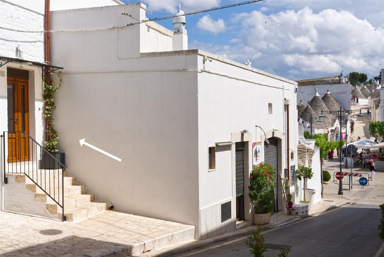 Others 2, Suite B26, Bari