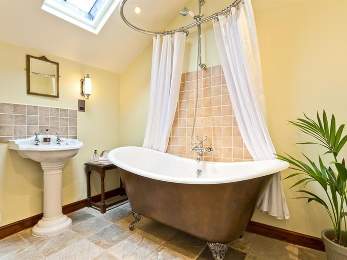 Bathroom 3, Waterwheel Guesthouse, Cumbria