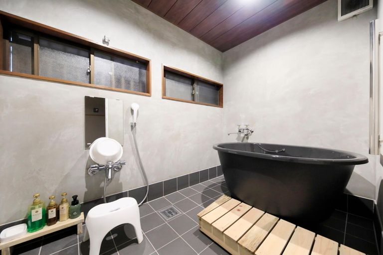 Bathroom 3, KKR Zushi Shouteien, Zushi