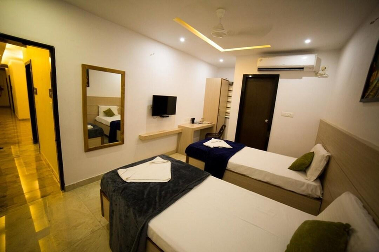 Others 5, Sri Aditya inn, East Godavari
