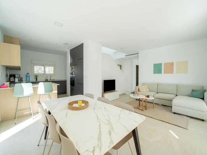 Others 5, Elegant Home with Pool, Alicante