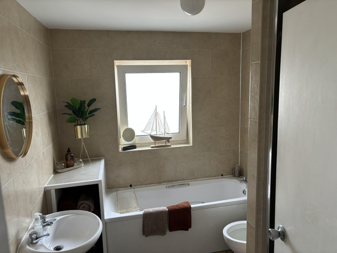 Bathroom 2, 2 Bed-Sleeps 4-Sea View-Pet Friendly-Parking, Carmarthenshire