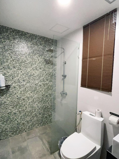 Bathroom 3, Vivacity Megamall Jazz 1 ,2-8 pax , 3BR , Kuching