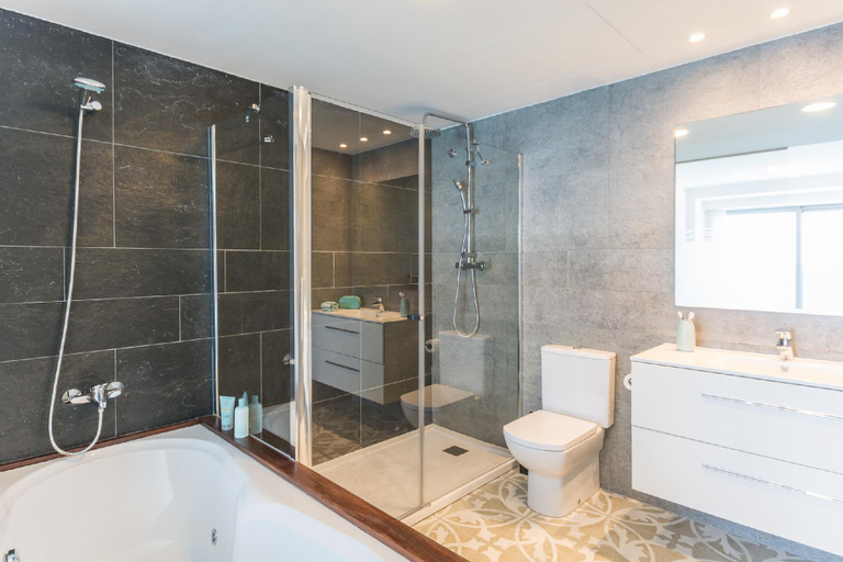 Bathroom 4, Pierre & Vacances Blanes Playa, Girona