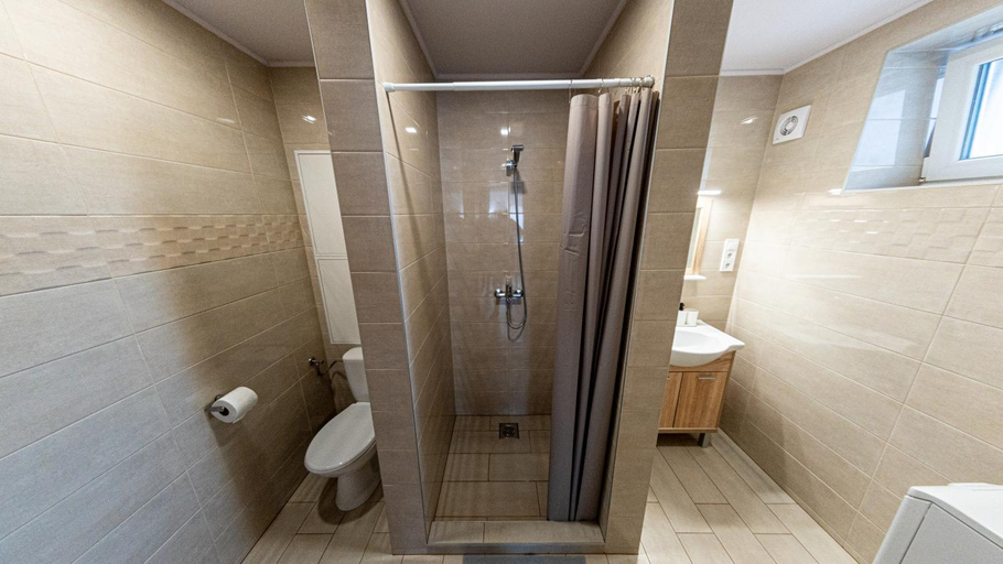 Bathroom 4, ArZa Sosto Apartman, Nyíregyháza