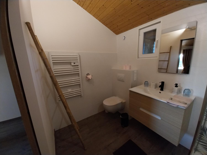 Bathroom 2, Au granit bleu, Deux-Sèvres