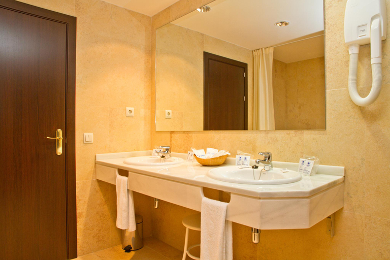Bathroom 5, Las Palmeras, Málaga