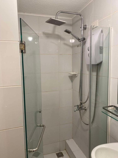 Bathroom, San Remo Oasis 2BR Gusbek Condo Unit Rental, Cebu City