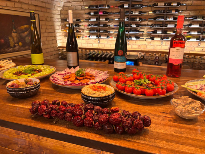 Food & Drinks 5, Goldcentral Apartments - Stylish Apartments - Wine Tasting Access, Budapesti