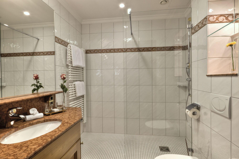Bathroom 5, Hotel & Gaststatte zum Erdinger Weißbrau, München