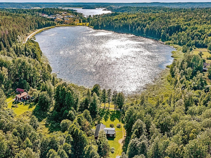 Others 3, Lakefront Cottage in Torsebo, Askersund