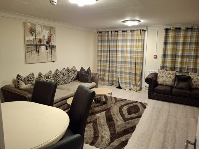 5, Elegant Devon, Luton