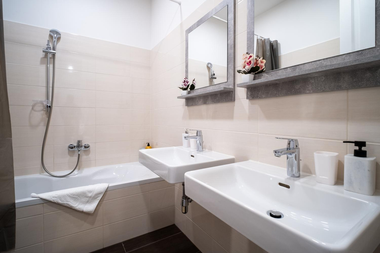 Bathroom 3, Home Sweet Home - Vienna Central, Wien