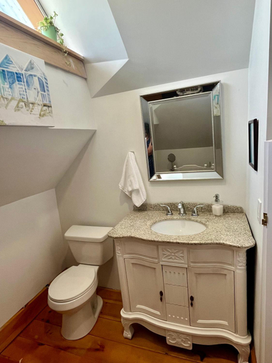 Bathroom 2, The Lakeview Loft, Niagara